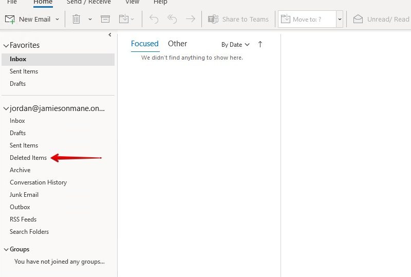 Åpning av mappen Slettede elementer i Outlook for desktop.