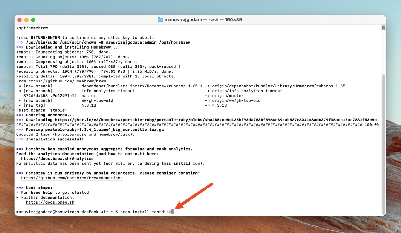 Terminal no Mac mostrando o comando para instalar o TestDisk via Homebrew.